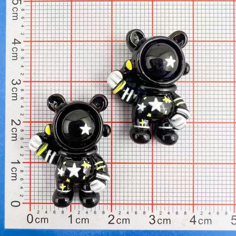 Cartoon Astronaut Resin Accessories: Handmade Hair Clips, Phone Chains, Keychains, and Pendant Ornaments.
