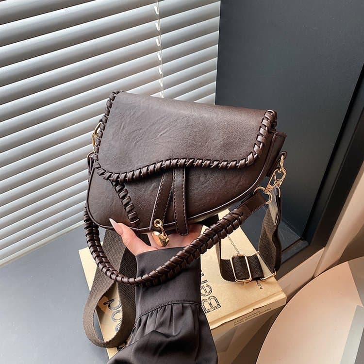 

Retro-style personalized one-shoulder crossbody armpit bag кавовий