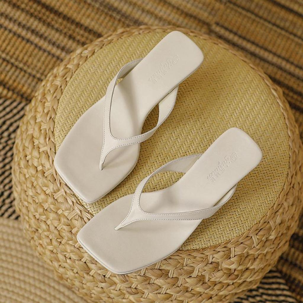 2026 Sommer Neu Französischer Quadratischer Kopf Echtes Leder Kitten Heel Klemmsandalen Hoher Absatz Flip Flops Damen Mode Outerwear