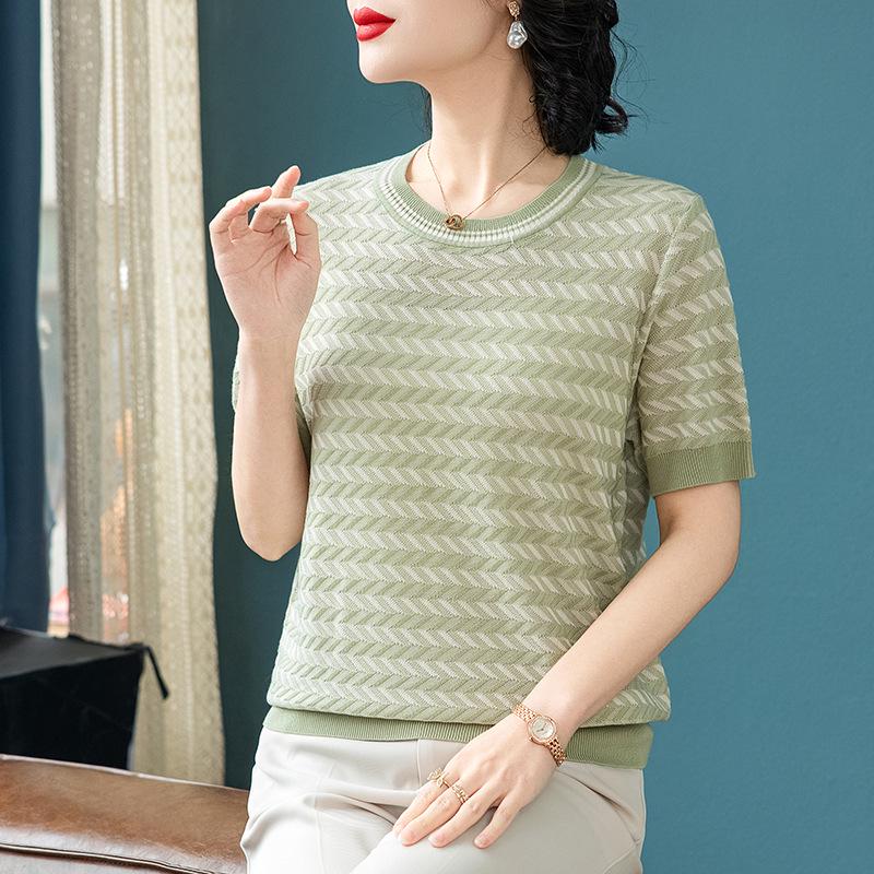 

2026 Fashionable Summer Striped Blouse: Short-Sleeve, Ice Silk T-shirt for Middle-Aged and Elderly Women 2XL (110-120 lbs) зелёный