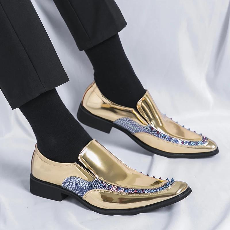 Gold Black Loafers Men PU Spliced Rivet Decorative Pointed Banquet Shoes Low Heel Business Casual Shoes Classic Hairstyle Shoes