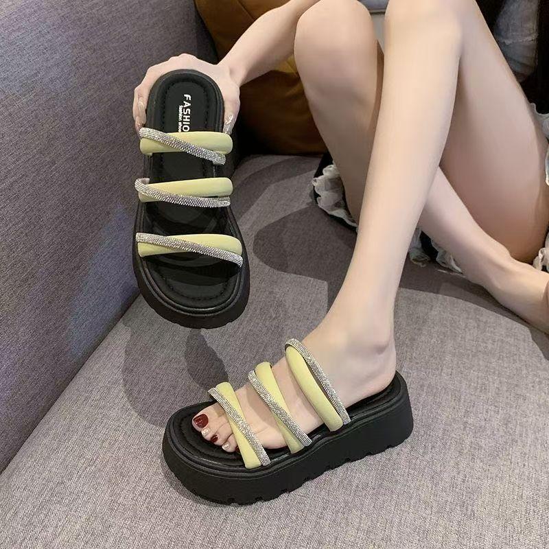 One word with casual flat bottom sandals tide ins2025 summer new popular outer wear round head rhinestone thick bottom slippers