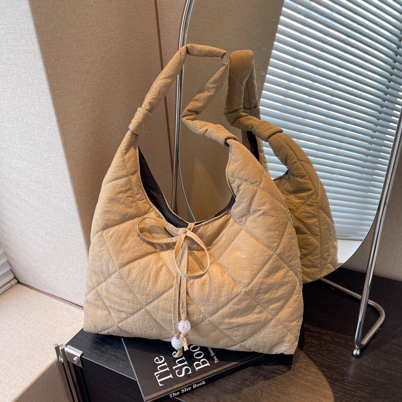 Casual Fashion Rhombus Embroidered Thread Shoulder Bag Simple Commuter Bag Retro Large Capacity Tote Bag Women'S Bag