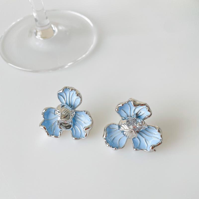 New Flower Earrings, Blue Iris, High Grade, Light Luxury, Sweet, Small Female Earrings, Suitable for Party and Banquet Wear