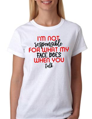 Não sou responsável pelo que meu rosto faz quando você fala engraçado camiseta unissex