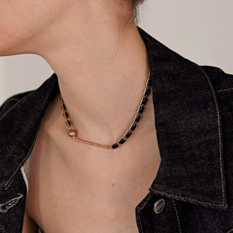 

MIDNIGHT MOMENT Black square chain necklace - gold GOLD