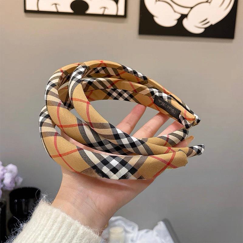 Klassisches britisches Karomuster Schwamm-Stirnband: Retro Preppy Hohe Krone