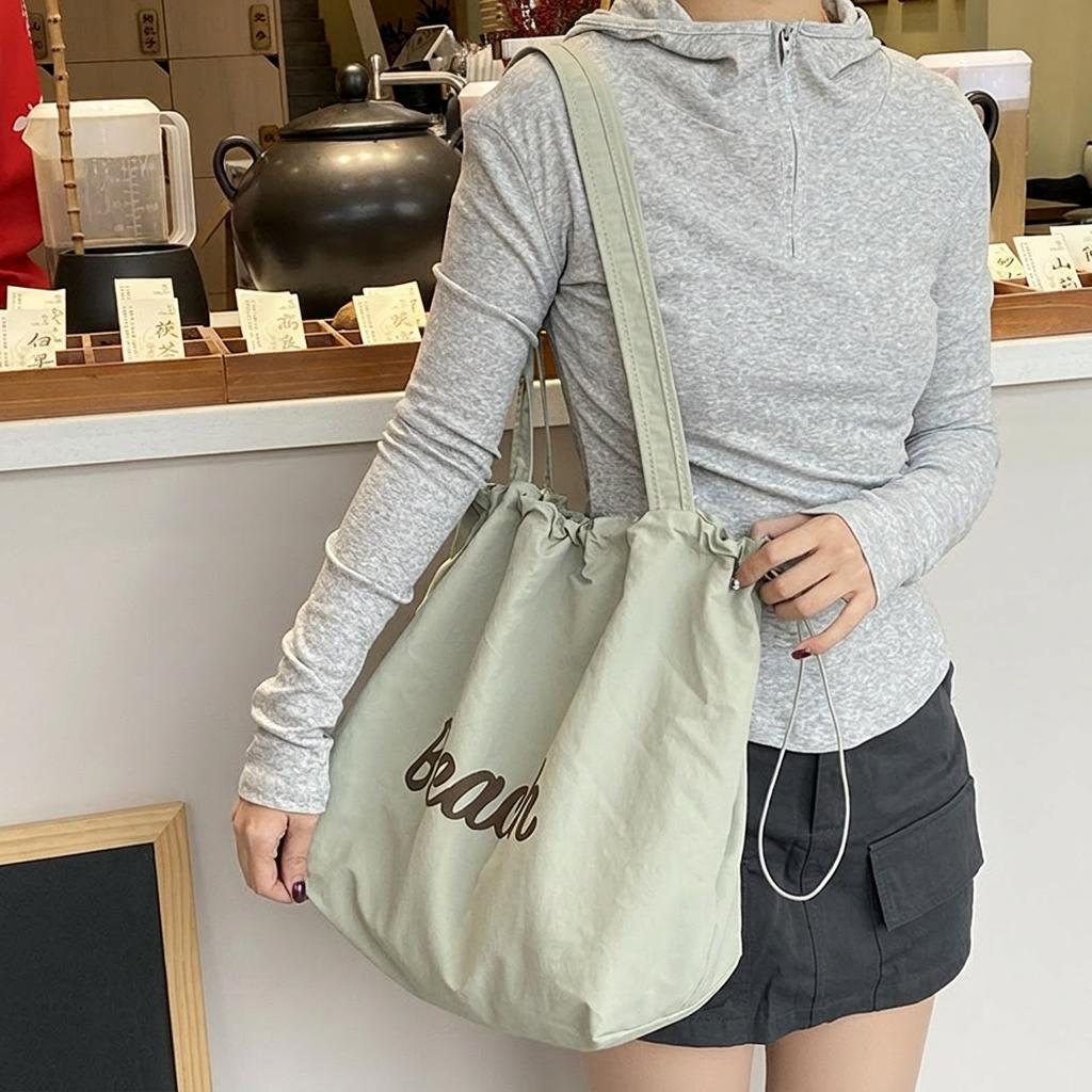 Tasche mit Buchstabendruck Bequeme Kordelzugtasche Große Kapazität Lässige Tasche Weich Zum Ausgehen Kurze Ausflüge Reisen