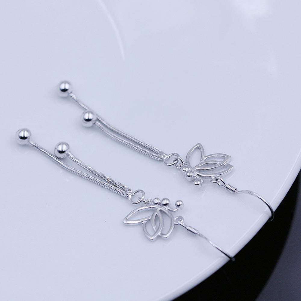 Neue Mode mit langen Schmetterlingsohrringen