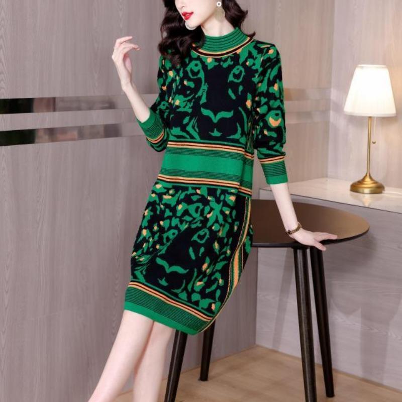 

Модное повседневное полосатое контрастное платье-свитер с высоким воротником, длинными рукавами и стильным вязаным узором L зелёный
