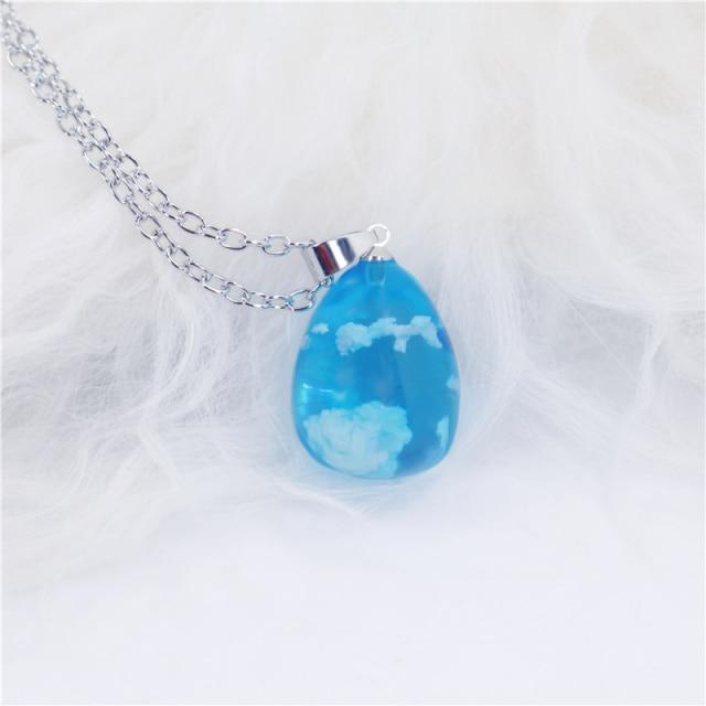 Chic Transparent Resin Craft Rould Ball Moon Pendant Necklaces Women Blue Sky White Cloud Chain Pendant Necklace Voguish Stylish Jewelry Giveaway
