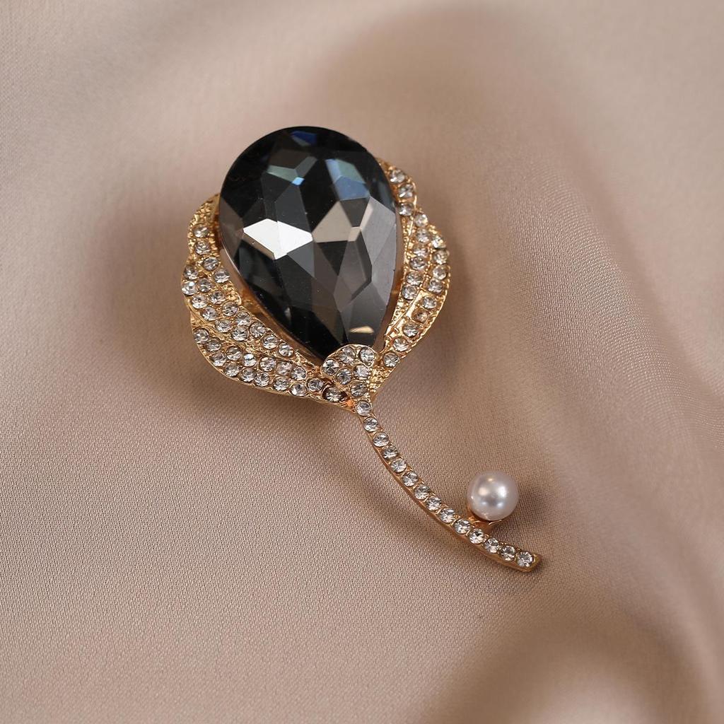 2026 High-End Butterfly Brooch: Elegant Summer Accessory for Shirts and Suits