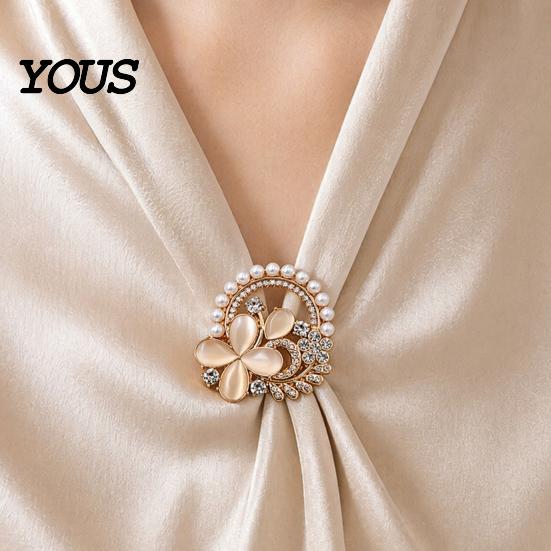 Metal Collar Pin Solid Alloy Pin, Four-Leaf Clover Center Shape Brooch with Electroplated Faux Opal, Anti-Oxidation Fastener for Coats