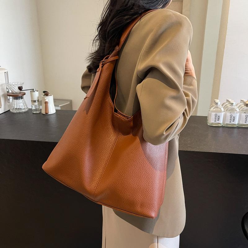 Autumn and winter retro commuter bag women's 2025 new shoulder underarm bag casual large capacity student class tote bag