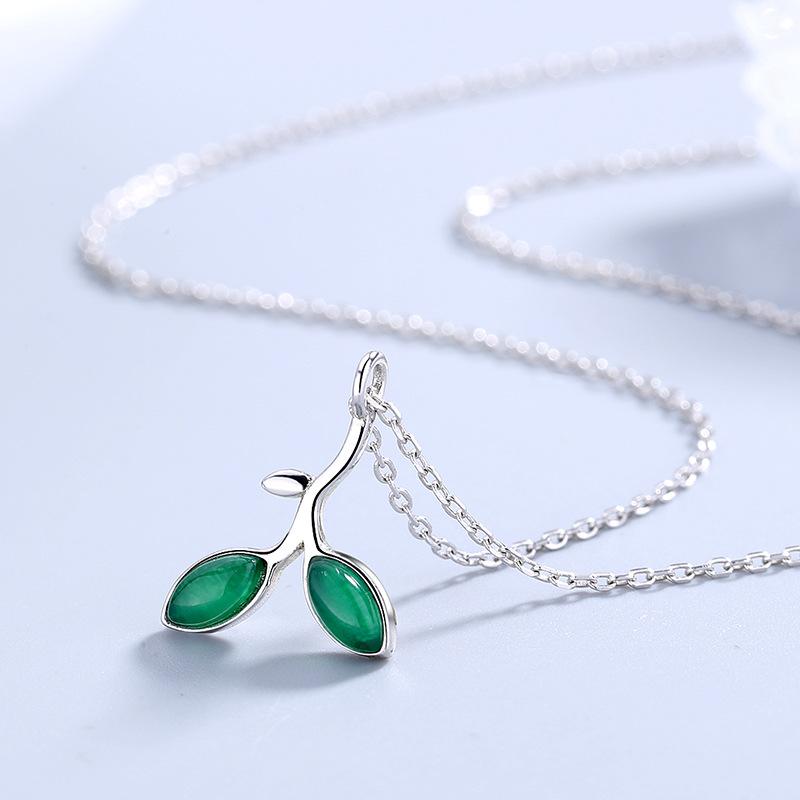 Colier cu frunze fragede din argint S925 de calcedonie în stil coreean Colier scurt, proaspăt, artistic, simplu, în stil coreean.