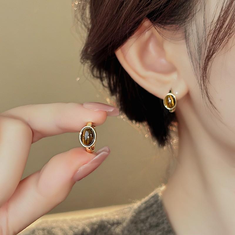 Maillard Retro Coffee Earrings Vintage Hong Kong Luxury Studs Chic Versatile Accessories for Women