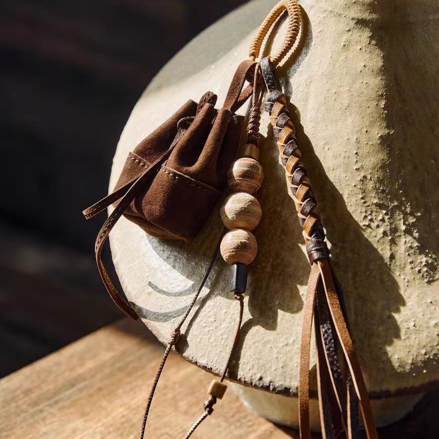 Retro Handmade Tassel Keychain: Suede Pendant with Wooden Bead and Woven Rope Charm коричневый