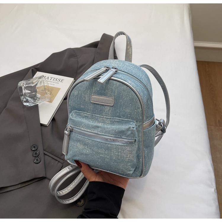 

Летний повседневный маленький рюкзак женский 2025 новая сумочка нишевый дизайн простой для поездок на работу высококлассный рюкзак небесно-голубой