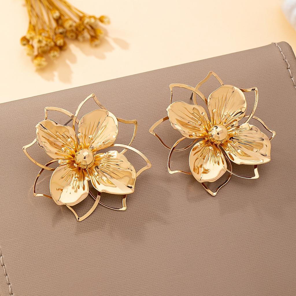 Women's Earrings Women's Hollow Flower Earrings Are Sweet and Romantic, Suitable for Daily Wear and Vacation Wear