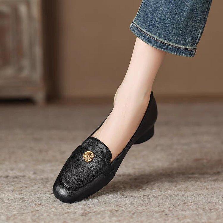 Retro soft leather thick heel single shoes women's 2025 new one-pedal French lightweight soft-soled leather shoes temperament fashion women's shoes