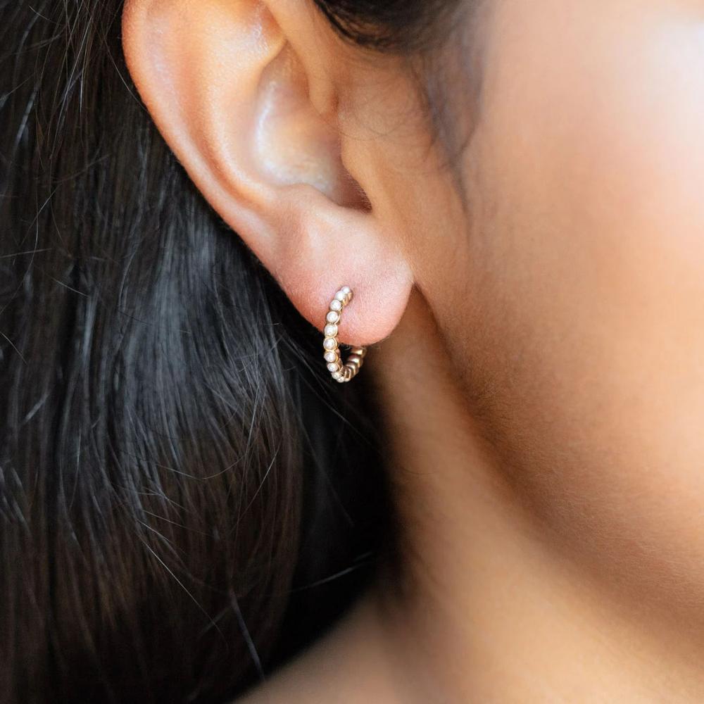 Factory Price White Pearl Half Hoop Stud Earring for Women Gold Filled Beads Setting Pearl Party Wedding Jewelry