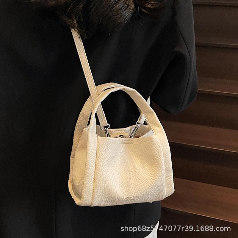 High-end hand-held bucket bag women's new 2025 trendy fashion shoulder bag niche simple casual crossbody bag