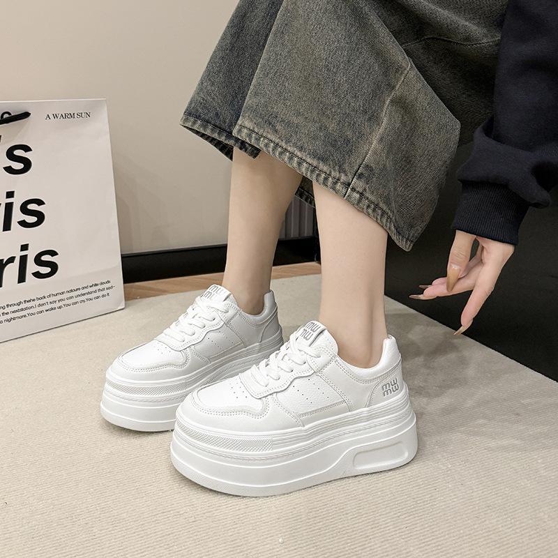 

Platform muffin shoes women s autumn and winter 2025 new velvet, lightweight and casual white height-increasing shoes versatile leather little white s 40