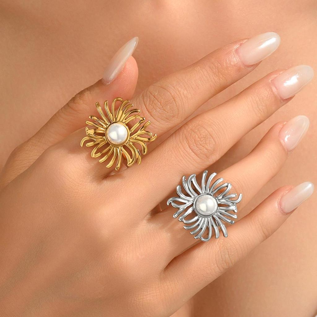 Exaggerated Retro Floral Faux Pearl Daisy Ring