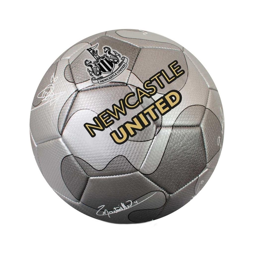 Newcastle United FC Fotbalový míč Camo Signature 32 panelů
