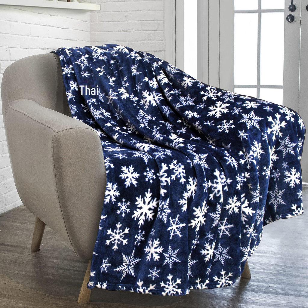 Red Snowflake Christmas Flannel Blanket - Soft and Cozy for Bed, Car, or Sofa, Perfect Holiday Gift.