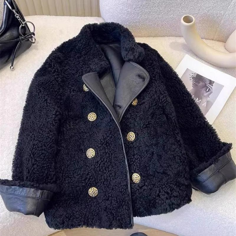 High-end Black Lamb Wool Lapel Jacket Women's Autumn and Winter Fashion Temperament Fur Integrated Wool Short Top Tide