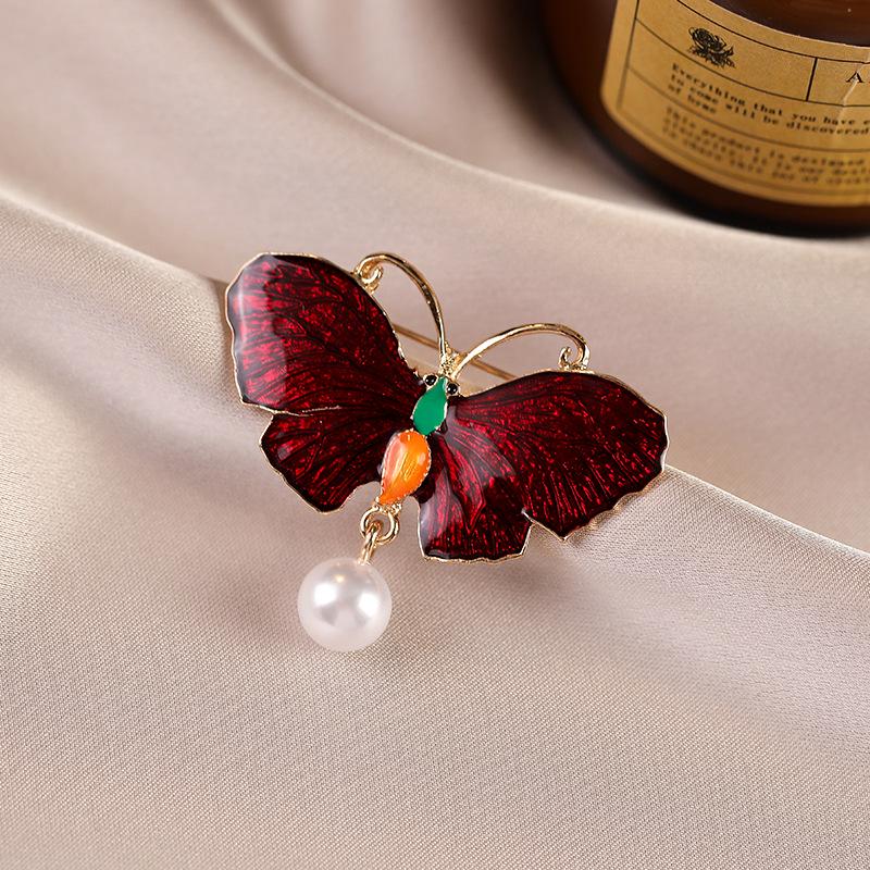 Elegant Pearl Brooch for Women's Suits - High-End Jewelry Pin