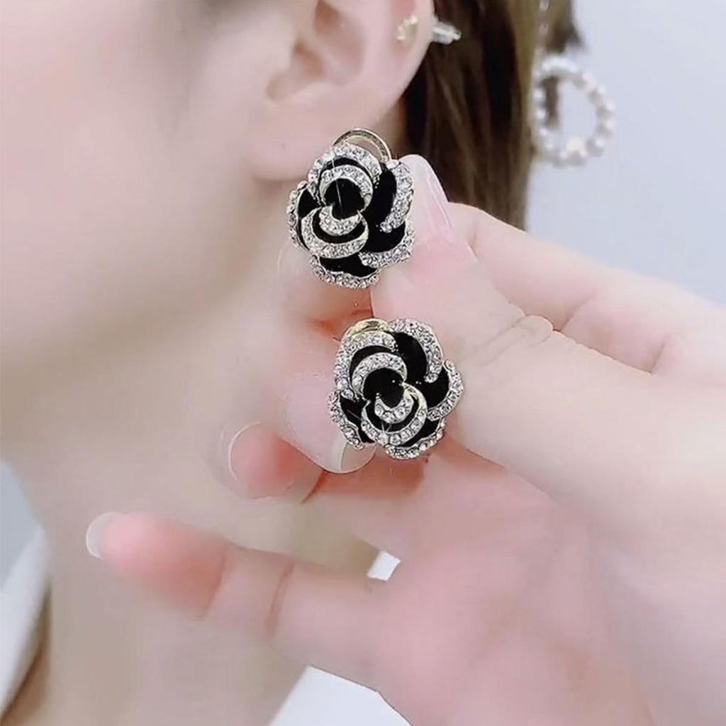Elegant Red Rose Ladies' Earrings - Light Luxury, High-End Fashion, Versatile & Exquisite (2026 New Style)