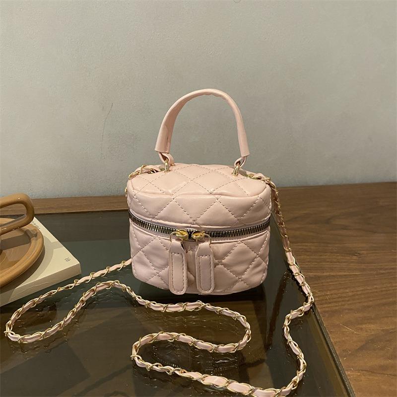 New Xiaoxiangfeng soft box bag textured messenger bag diamond grid embroidery thread chain bag shoulder shopping tide