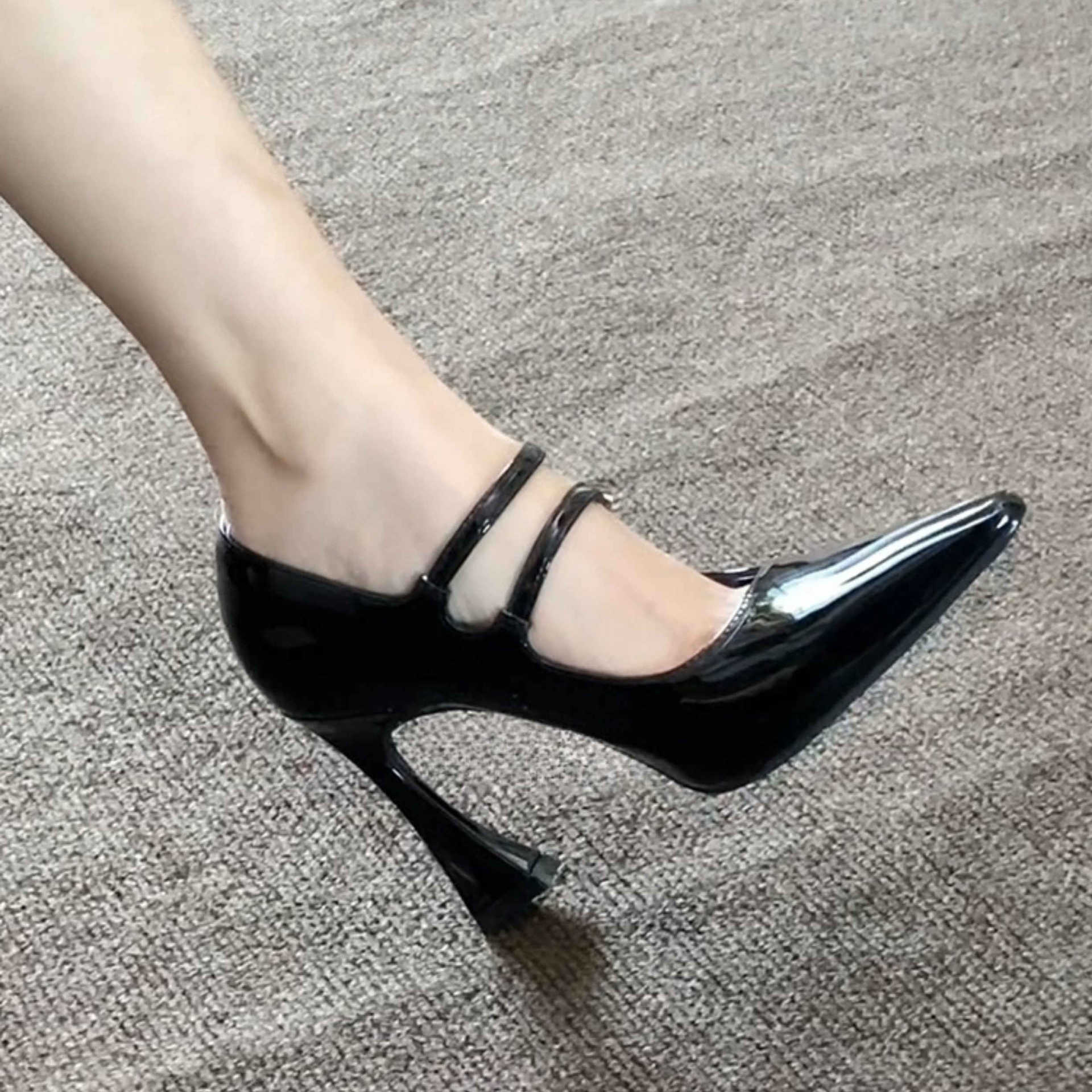 

Ретро бордовые туфли-лодочки с острым носком и пряжкой, женские 2025 новинка, французский толстый каблук, темпераментные туфли на высоком каблуке 39 чёрный