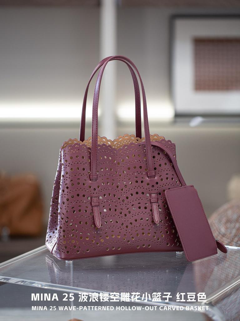 25 Small Fresh Fashion Hollow Embossed Cowhide Vegetable Pattern Womens Single Shoulder Daily Casual Bag