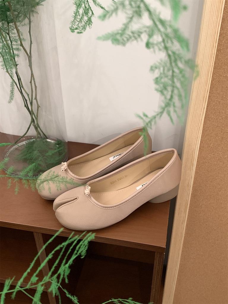 Flat-bottomed Niche Design Pig's Trotters Shoes Women's Shoes 2025 New Spring Sub-toed Pig's Feet Single Shoes Korean Version of Horseshoe Shoes