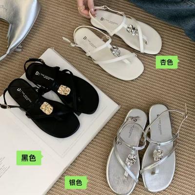Sandalen mit flachem Absatz Damen-Outfit Schöne Französische Retro-Metallschnalle Kreuzriemen Flacher Absatz Urlaubssandalen Damen Sommer