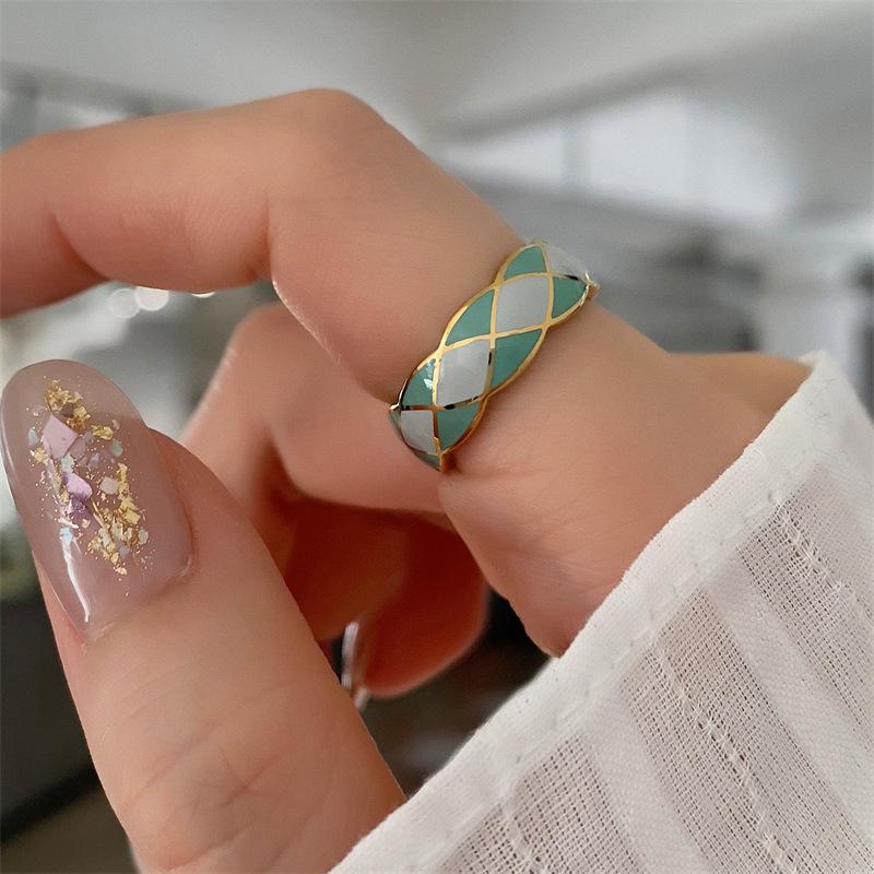 

Lace Pattern Gold-Plated Titanium Steel Ring - Retro Style Fashion Jewelry for Women Size 6 золотой