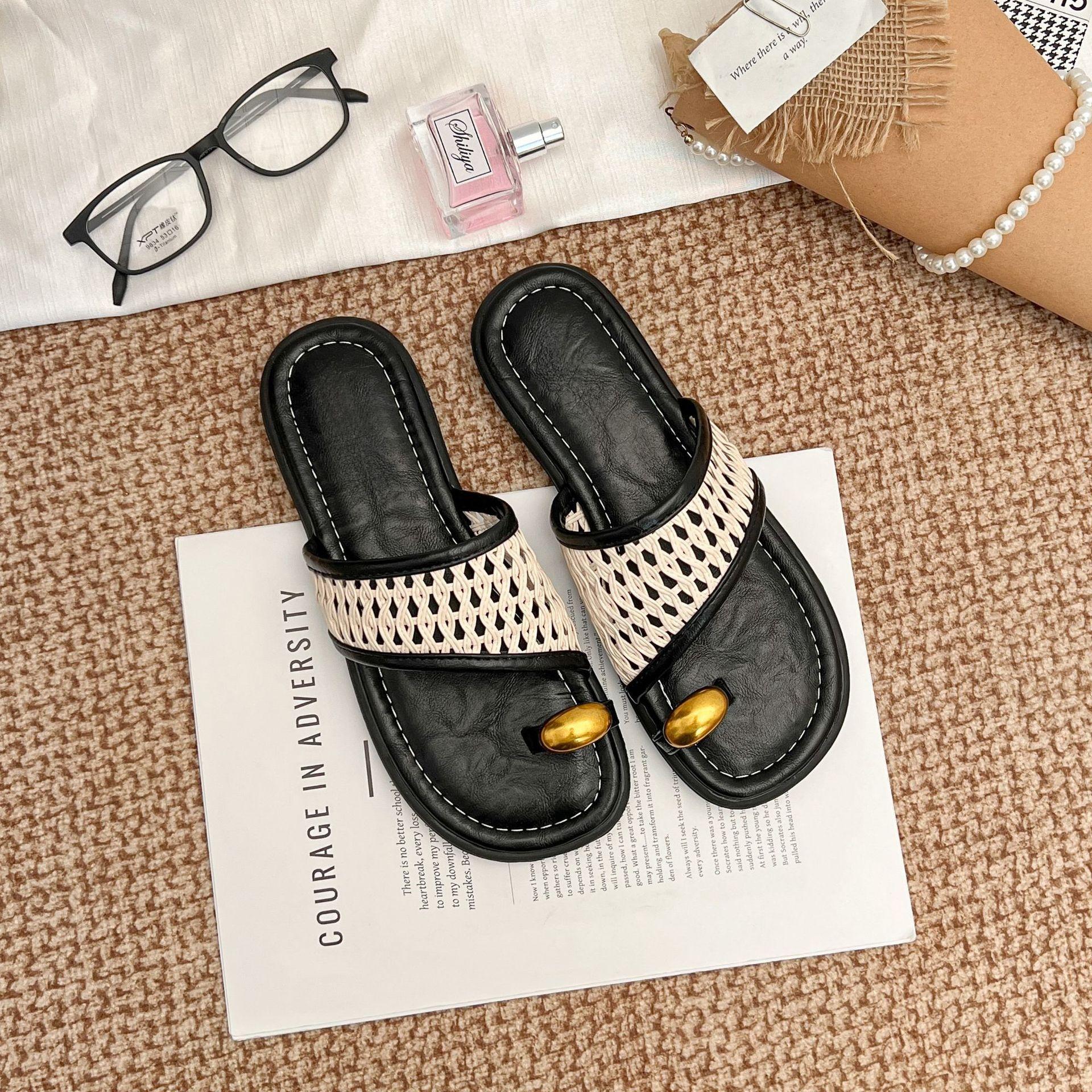 

One-word cool slippers with toes women s summer wear high-end woven flat sandals women s fashion versatile women s shoes 39 чёрный