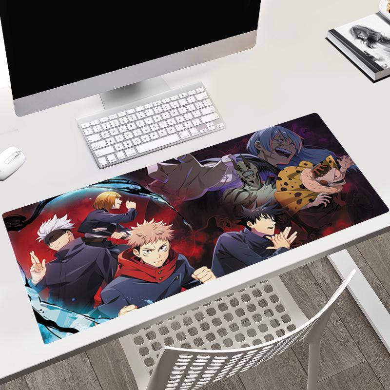 Tapis de bureau Jujutsu Kaisen 40x90x0.3CM avec les personnages Gojo, Yuji et Megumi.
