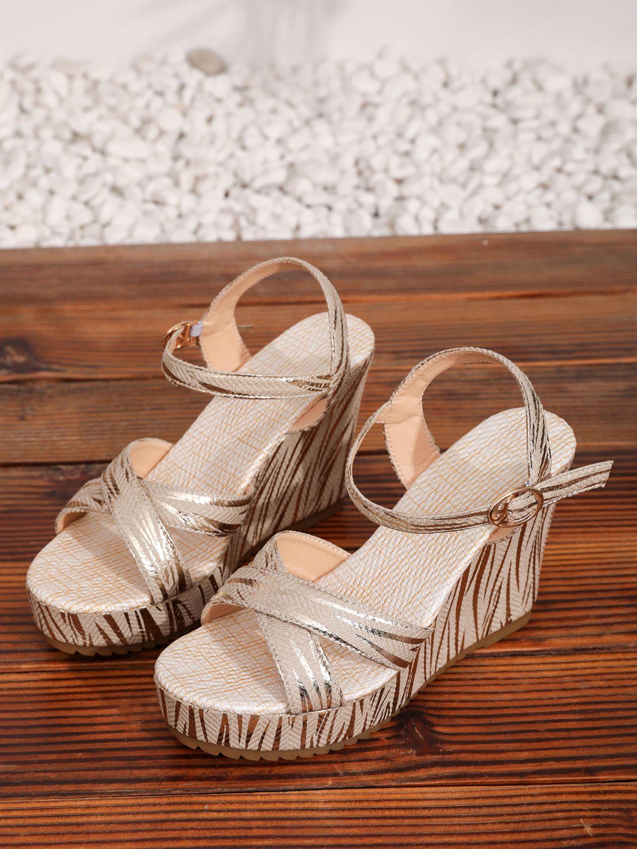 

Europe, America 2025 summer new fish mouth word with thick sole large size waterproof table slope heel high heel sandals 42 золотой