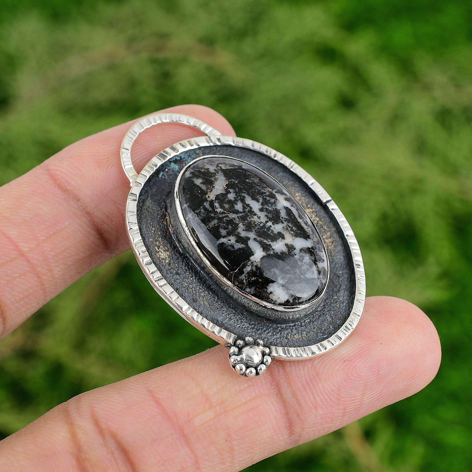 

Подвеска из стерлингового серебра с зебровым яшмовым камнем в безеле, ручной работы, к юбилею