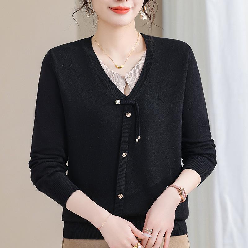 2025 Trendy Mom's Stylish Knit Cardigan: Spring/Fall Fake Two-Piece for Middle-Aged & Elderly Women