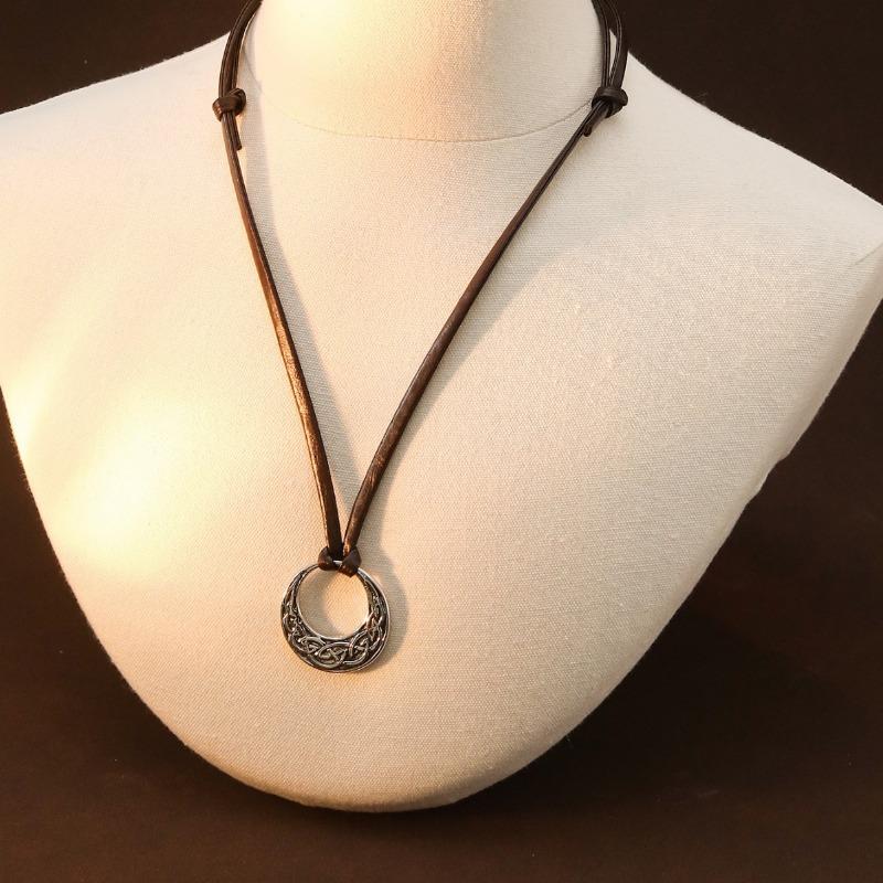 Retro Knot Round Pendant Necklace Ethnic-style Sweater Chain Necklace