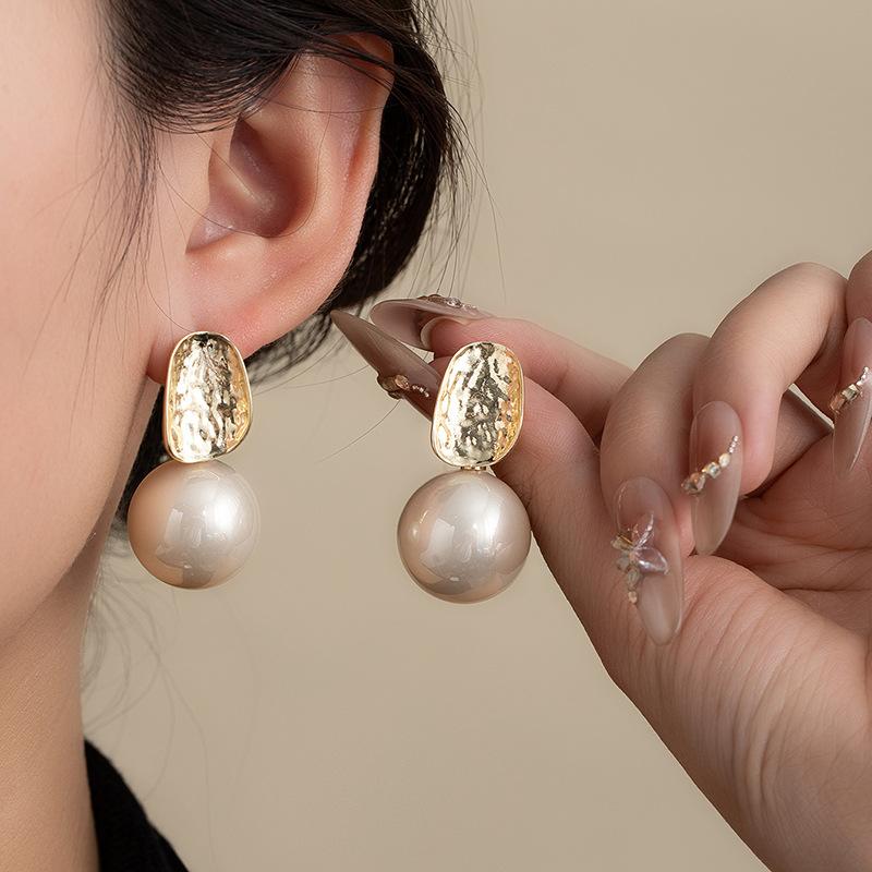 French Retro Pearl Geometric Earrings Exaggerated Fashion Temperament Stud Earrings Niche Light Luxury High-End Ear Jewelry