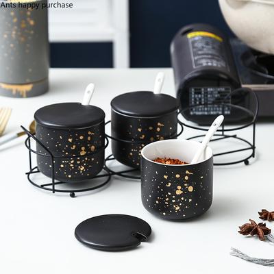 Keramická sada kořenek, kombinovaná domácí kuchyňská třídílná kořenka s kovovým rámem, slánka, cukřenka, dóza na koření