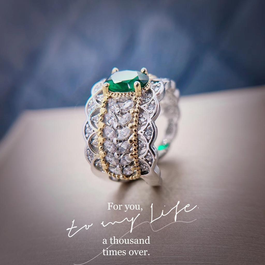 Italian Retro Court Style Hollow Pattern Two-Color Gold Haute Couture Jewelry Lace Imitation Emerald Pigeon Egg Ring