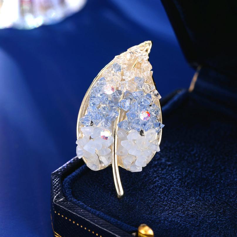 

Gradient clear and fully diamond-encrusted green leaf brooch, high-end, exquisite, fashionable, premium-feeling pin синий