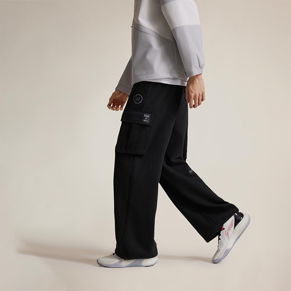 Li Ning X YNG DNA Samenwerking Wow Wade Serie Patroon Letter Fleece Warm Los Geborduurd Rechte Pijp Casual Broek Heren bottoms Zwart AKLUE21-1